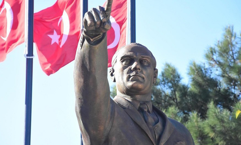 Atatürk’e benzemeyen heykel yeniden yapıldı