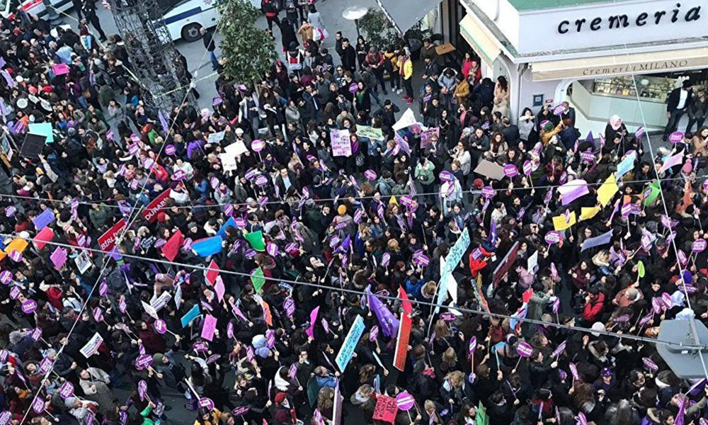 Taksim’de toplanan kadınlara müdahale