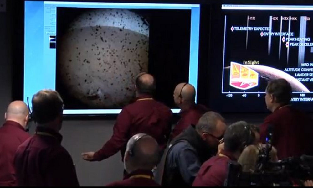 NASA’nın uzay aracı Insight ‘Kızıl gezegen’e indi… Mars’tan ilk fotoğraf