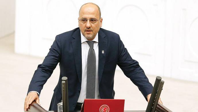 HDP Milletvekili Ahmet Şık: A Haber izlemekten, Akit okumaktan vazgeçin