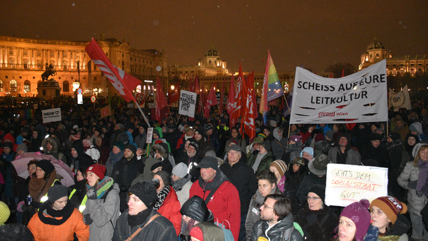 Eylemler Avrupa’ya yayılıyor… Viyana’da 50 bin kişi hükumeti protesto etti