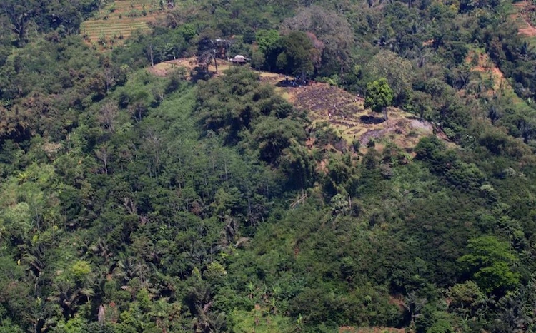 Endonezya’da binlerce yıllık devasa piramite benzer yapı bulundu
