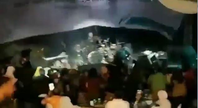 Endonezya’da tsunami konser alanını böyle vurdu