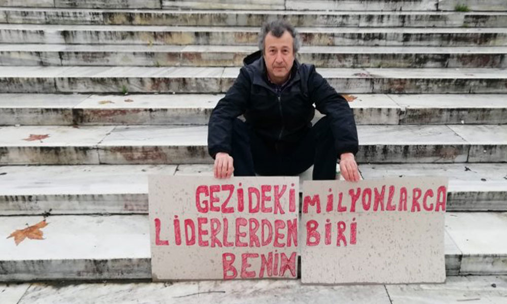 Gezi Parkı’nda tek kişilik oturma eylemi