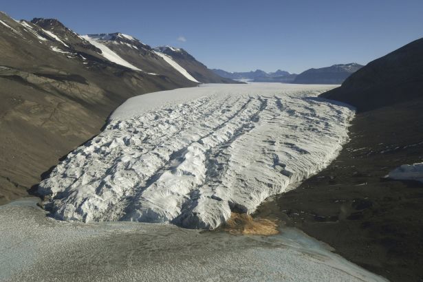Antarktika, 1980’lere göre altı kat daha fazla buz kaybediyor