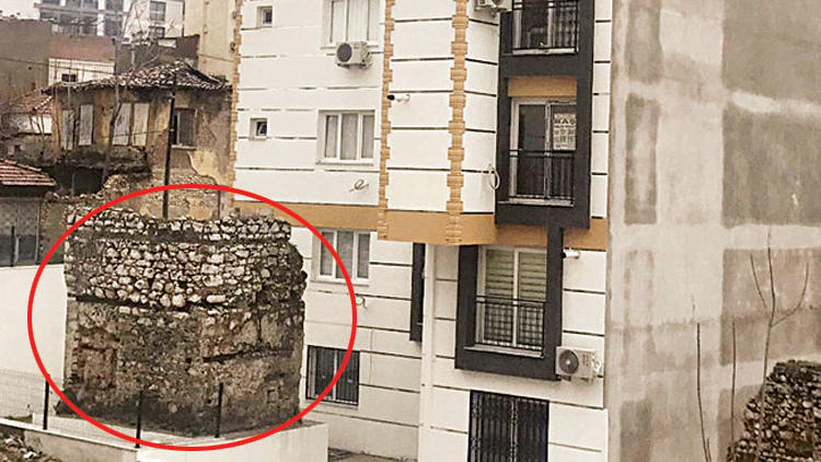 Tarihi Osmanlı sarnıcı apartmanın bahçesinde kaldı