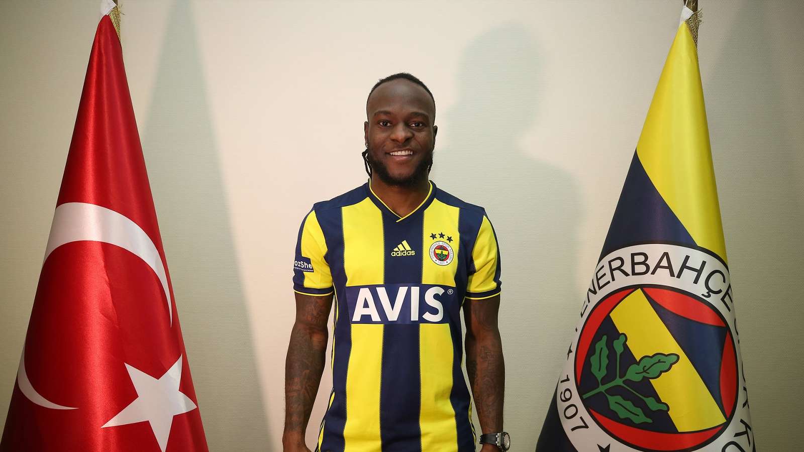 Fenerbahçe Victor Moses transferini resmen açıkladı