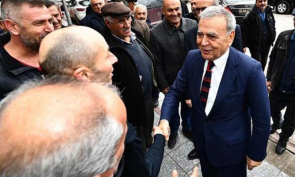 İzmir’de aday adaylığını açıklayan Kocaoğlu seçim turlarına başladı