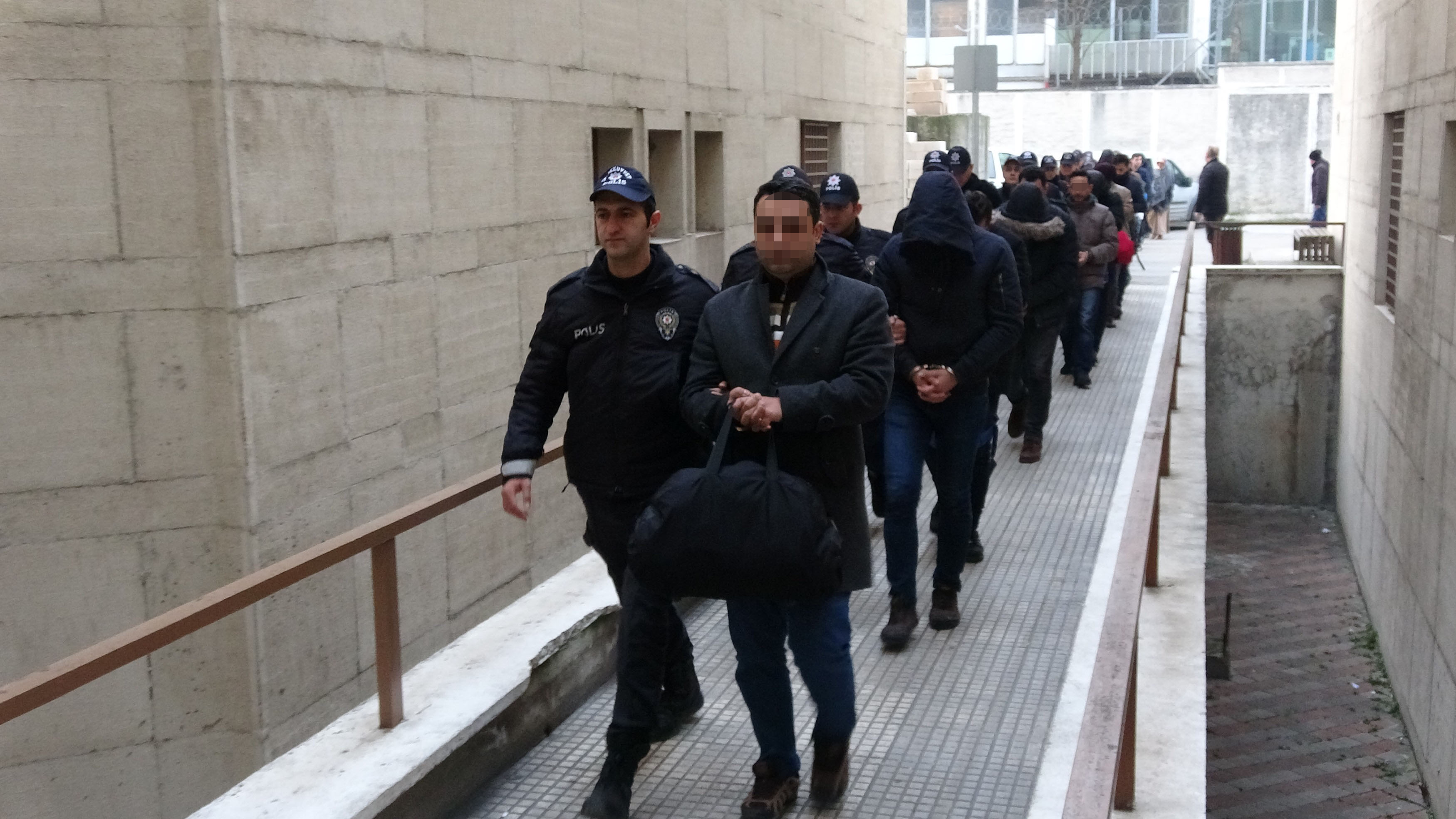 FETÖ operasyonunda gözaltına alınan 22 kişiden 10’u tutuklandı