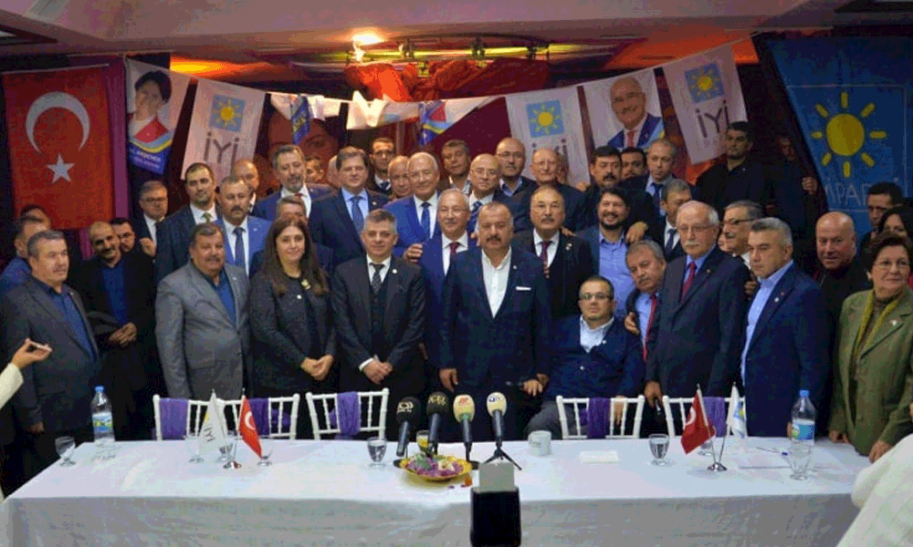 MHP’den istifa eden başkanvekili ve meclis üyeleri İYİ Parti’ye geçti