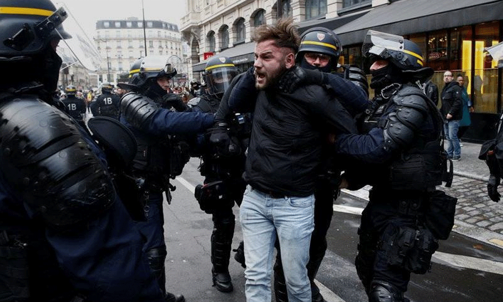 Fransa İçişleri Bakanı’ndan ‘polis şiddeti’ itirafı