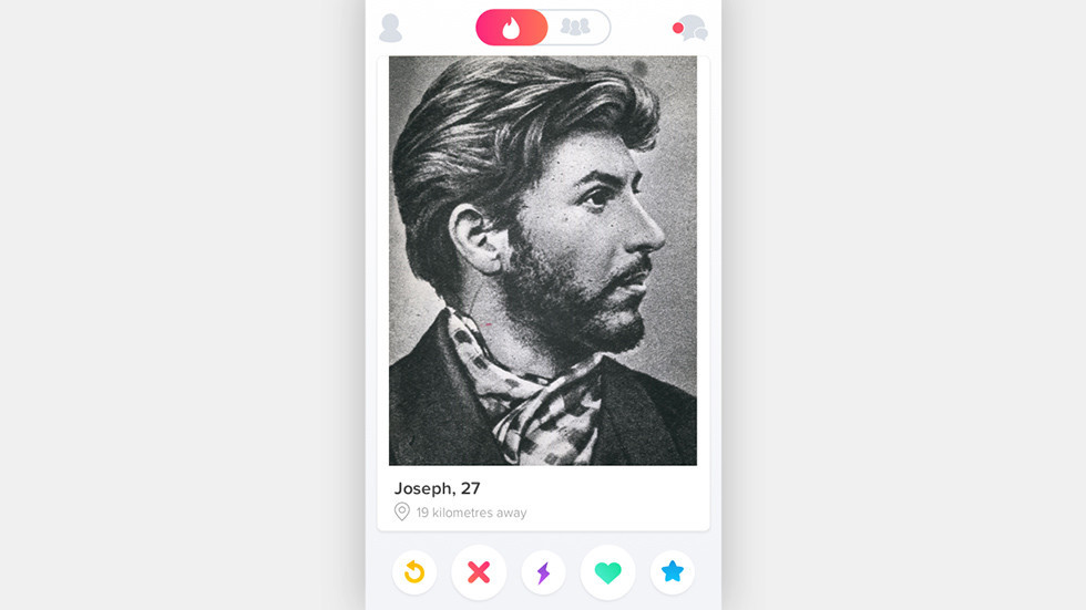 Stalin’in fotoğrafıyla Tinder’da deney