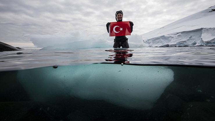 Milli sporcu Şahika Ercümen’den Antartika’da dalış