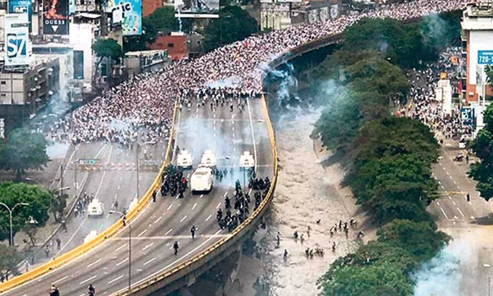 Venezuela sınırında gerginlik: Ölü ve yaralılar var…