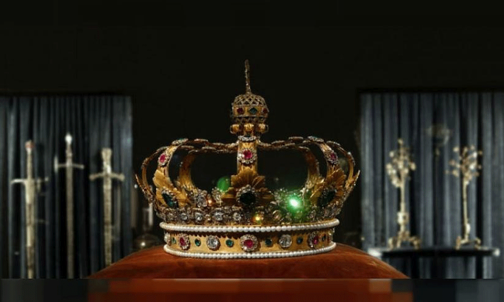 İsveç Kraliyet ailesinin kayıp tacı çöplükte bulundu