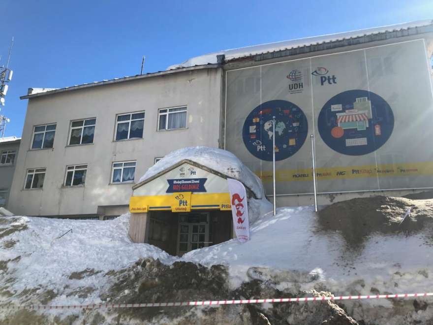 Uludağ’da kar kütlesi vatandaşların üzerine düştü: Yaralılar var