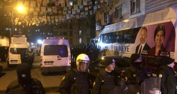 HDP Diyarbakır il binasına polis baskını: 7 gözaltı