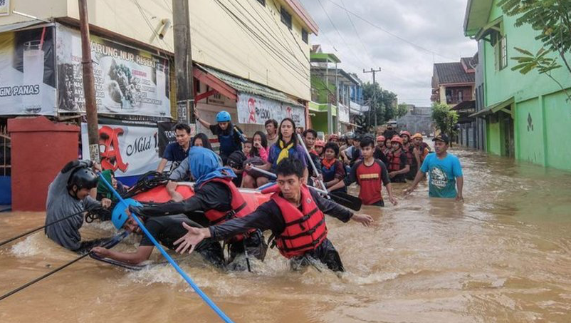 Endonezya’da sel: 50 kişi hayatını kaybetti