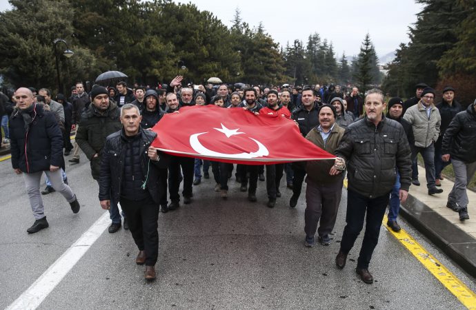 AKP’nin ‘sokak’ endişesi seçim vaadini iptal ettirdi