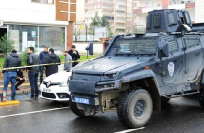 Diyarbakır’da kan davalı iki grup arasında kavga: 5 yaralı