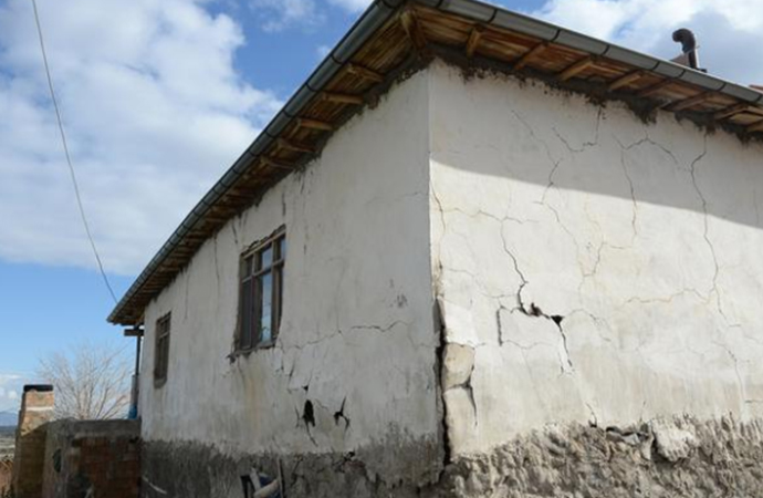 Malatya Valisi’nden depreme ilişkin açıklama: 221 ev hasar gördü…