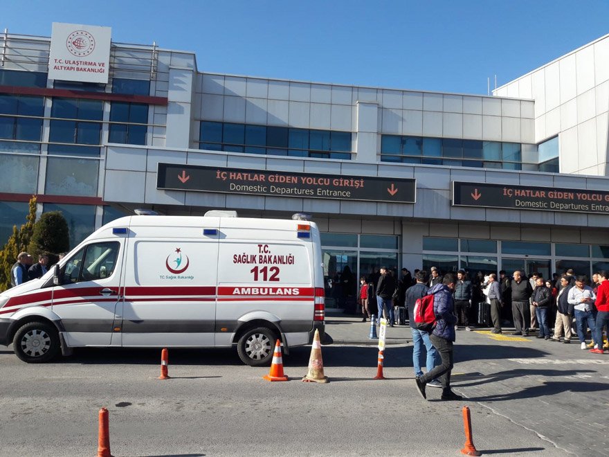 Kayseri Havalimanı’nda silah sesleri: Polisler çatıştı birbirini vurdu