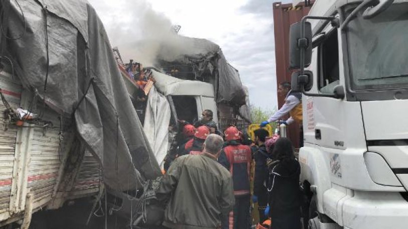 Zincirleme kaza, İstanbul yönü ulaşıma kapandı