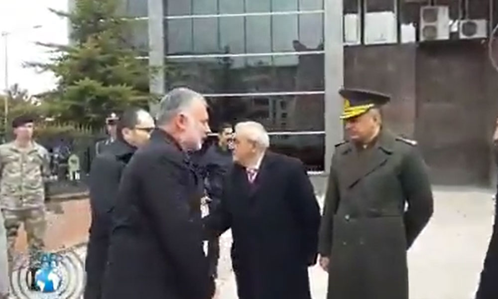 Tugay Komutanı 23 Nisan töreninde Kars Belediyesi Eşbaşkanı Ayhan Bilgen’in elini sıkmadı