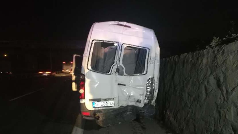 Bursaspor taraftarlarını taşıyan minibüsüne TIR çarptı: 10 yaralı