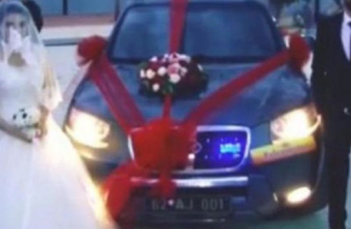 ‘Komünist Başkan’ makam aracını düğün arabası yaptı