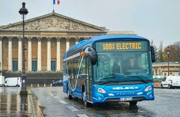 Paris tamamen elektrikli otobüs sistemine geçiyor