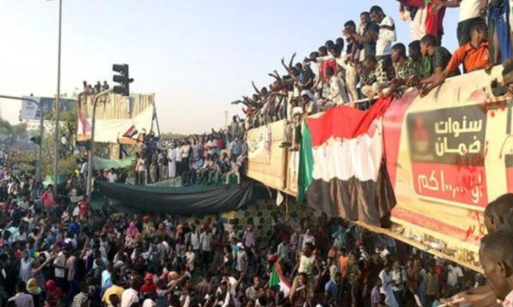 Sudan’da yeni gelişme: Dün darbe yaptı, bugün istifa etti!
