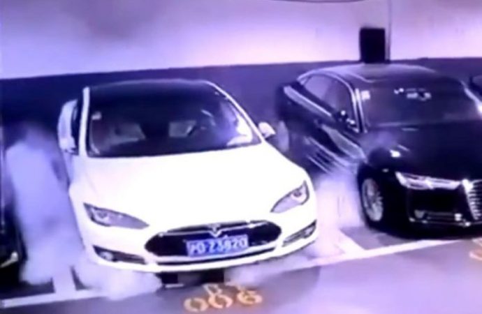 Tesla Model S otopark ’ta patladı