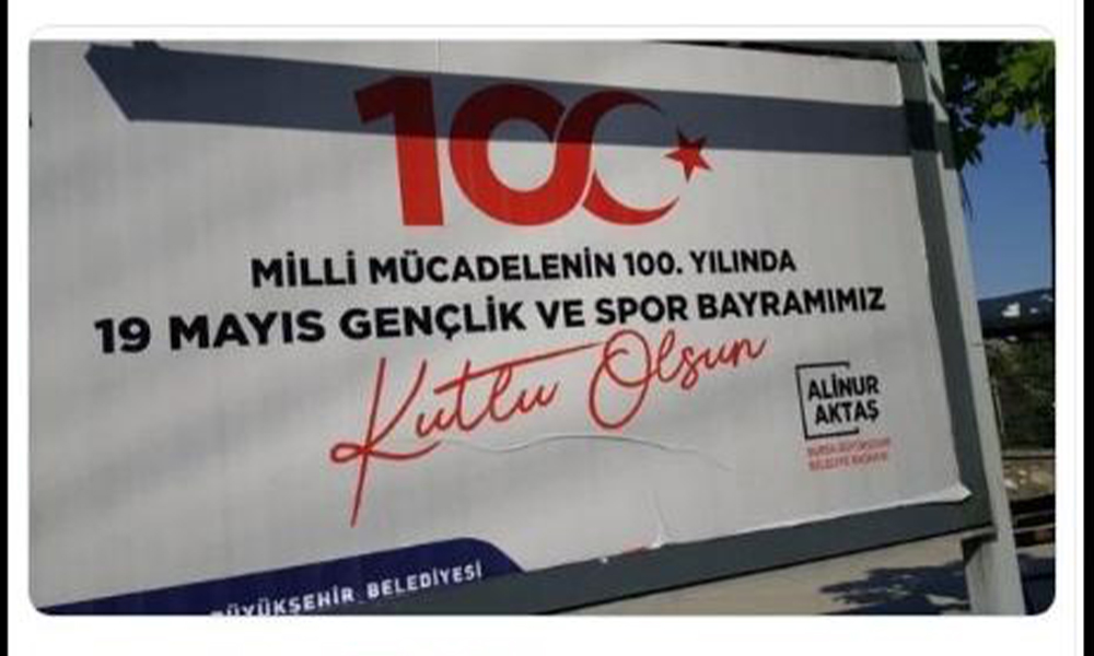 ‘Atatürk’süz basılan afişe komik savunma!