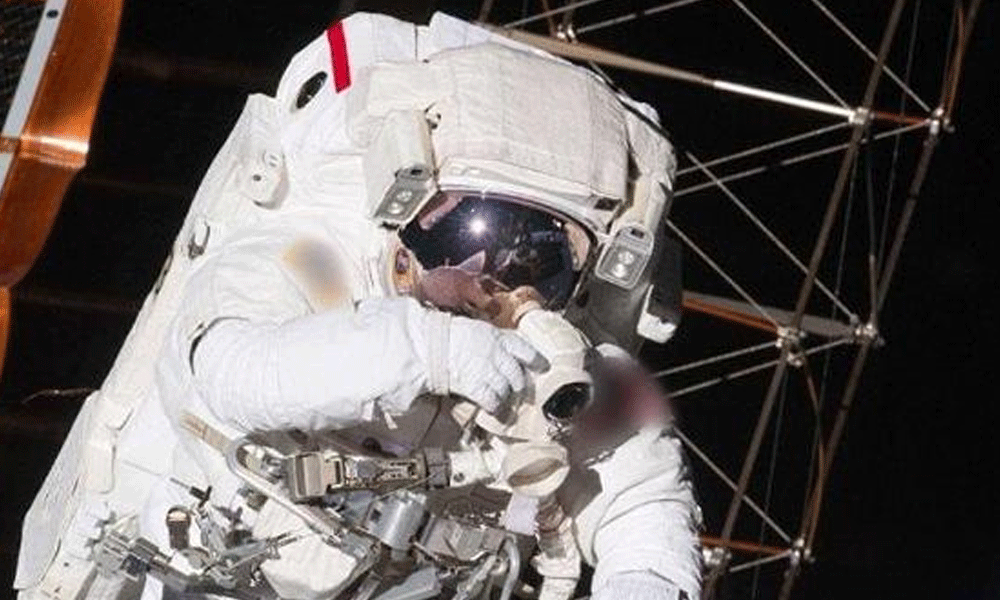 NASA’dan bir ilk! Ay yüzeyinde kadın astronot yürüyecek