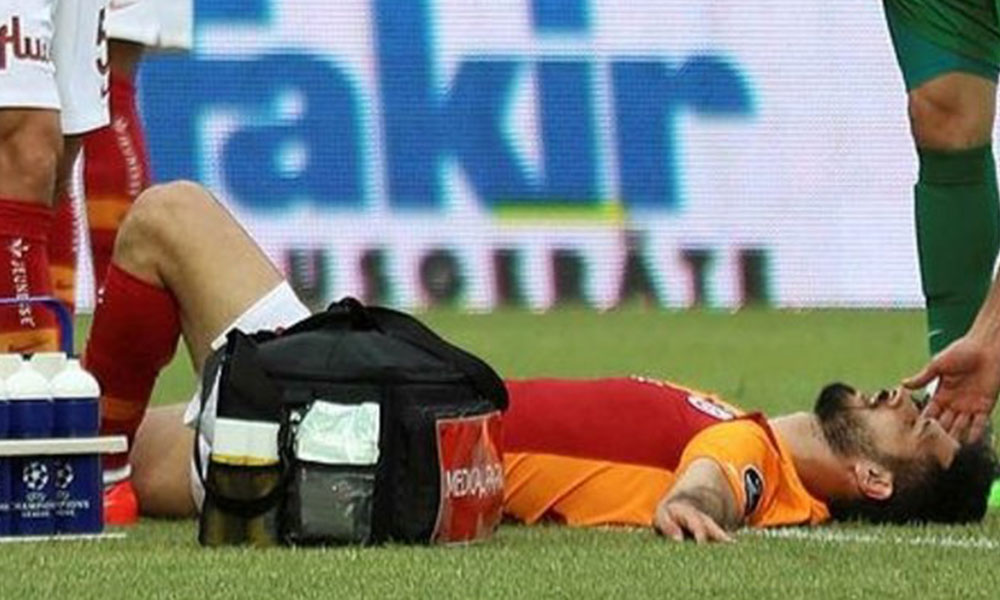 Galatasaray: Emre Akbaba başarılı bir operasyon geçirdi