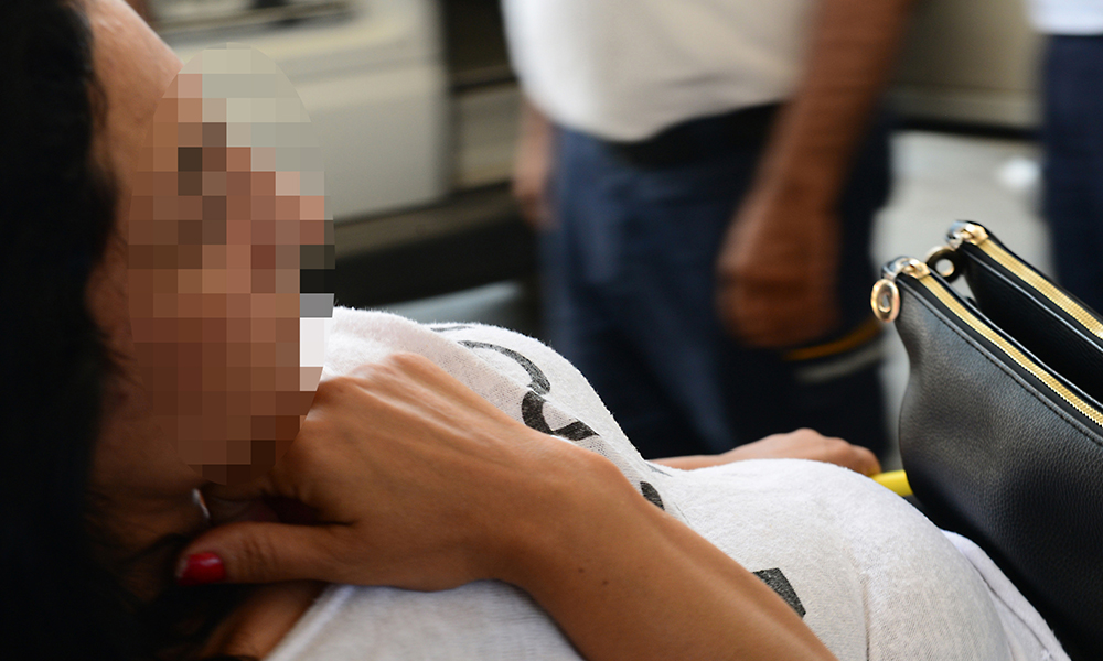 Adana’da korkunç olay: Hamile eşini seyir halindeki arabadan attı!