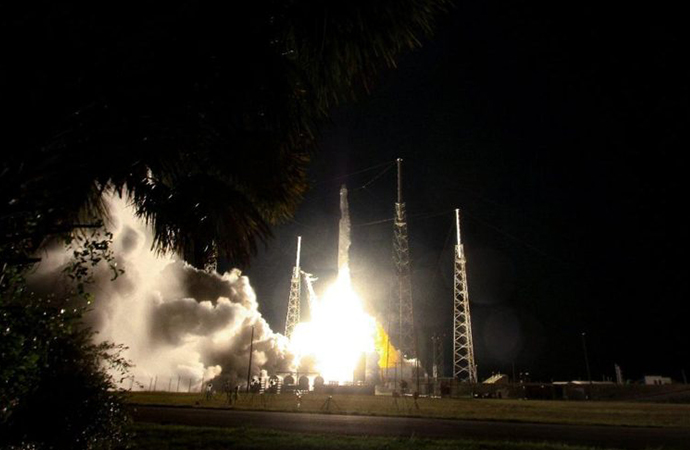 SpaceX, Starlink’in 60 uydusunu atmosfere gönderdi