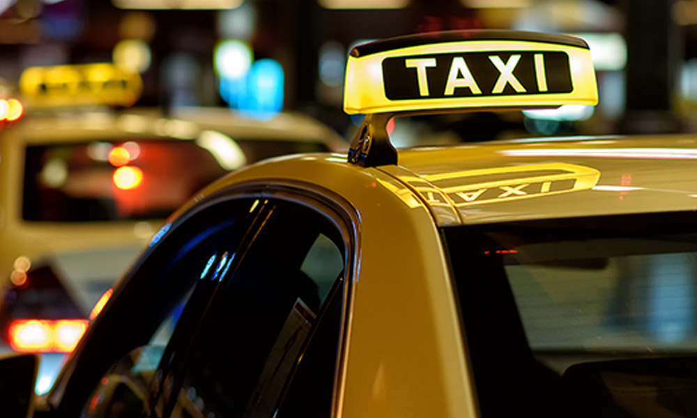İstanbul’da taksici, telefonunu unutan turistten 150 lira istedi: ‘Vermezsen havalimanına geri götürürüm’