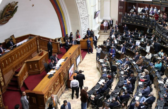 Venezuela’da orduya ayaklanma çağrısı yapan milletvekillerinin dokunulmazlığı kaldırıldı