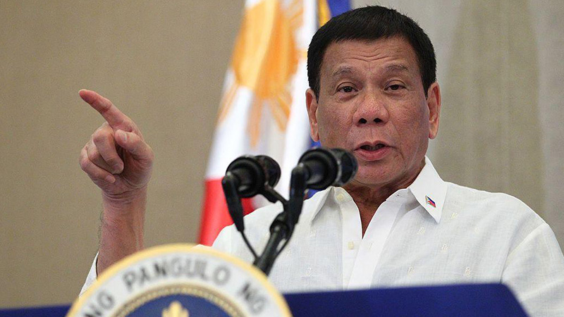 Filipin Devlet Başkanı: Geydim, güzel kadınlar beni iyileştirdi, yeniden erkek oldum