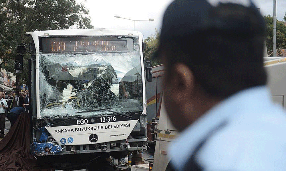 Ankara’da ego otobüsü kafeye girdi: yaralılar var