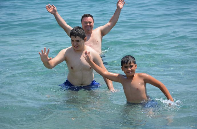Muğla plajlarında engelliler unutulmadı: Engelsiz plajlarda tatil keyfi yaptılar 