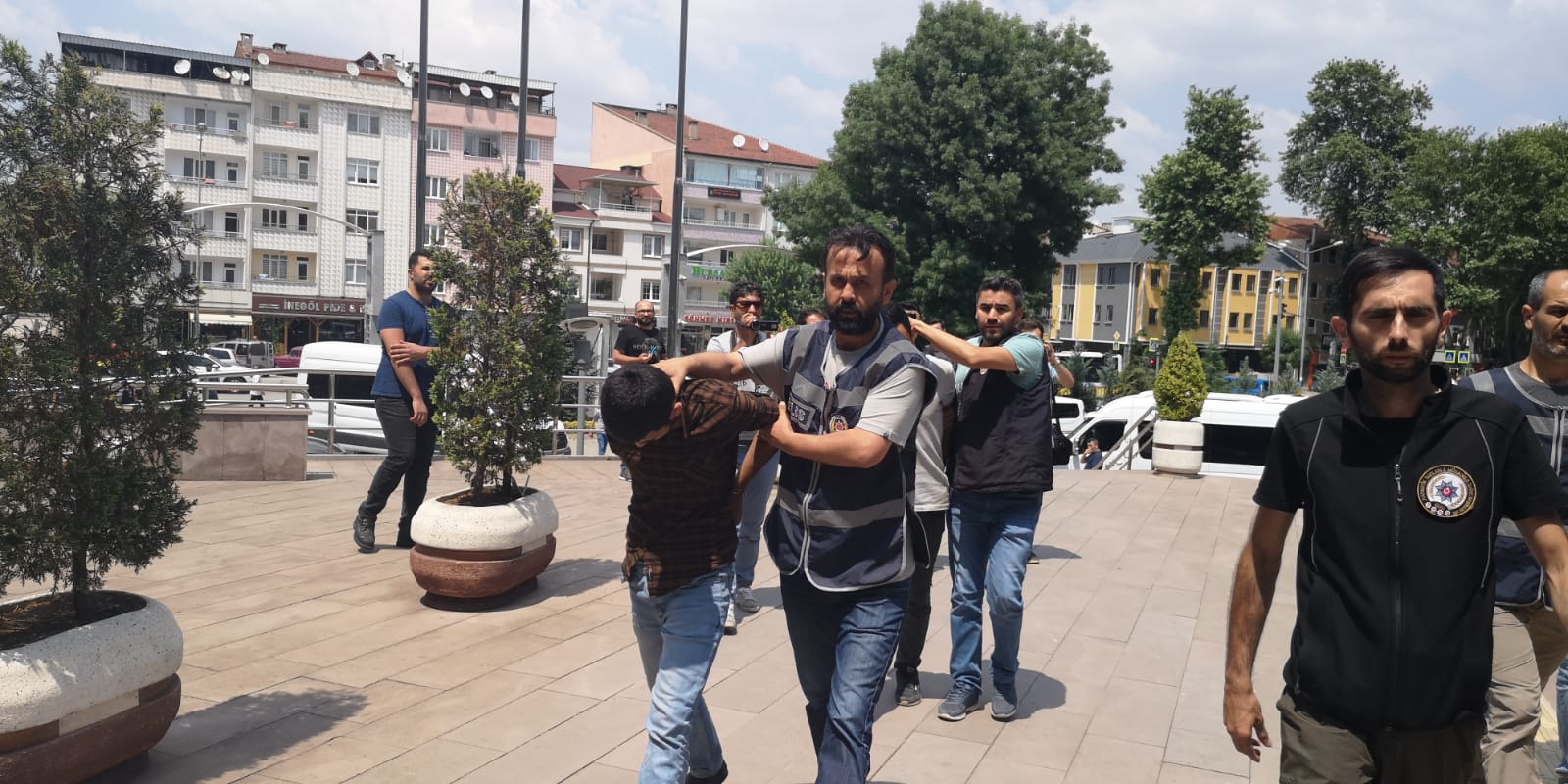 Bursa’da uyuşturucu satıcılarına ‘Çekirge’ operasyonu: 52 gözaltı