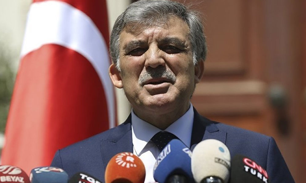 Eski Cumhurbaşkanı Gül’e ‘fırıldak’ demek kaba eleştiri sayıldı