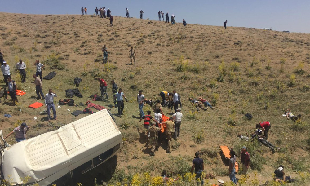 Van’da korkunç kaza: Sığınmacıları taşıyan minibüs takla attı… Ölü sayısı artıyor!