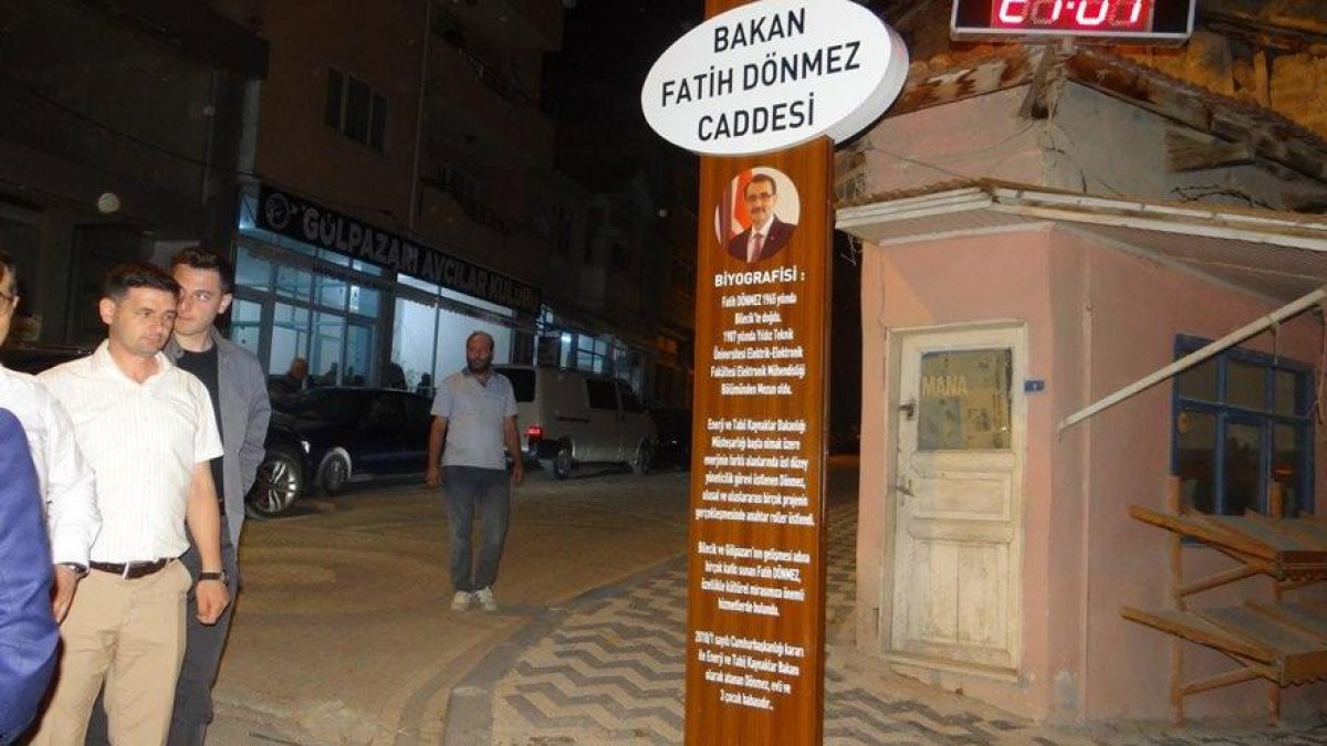 AKP’li belediye 18 yıllık caddenin adını değiştirip, ‘Bakan Fatih Dönmez’ koydu