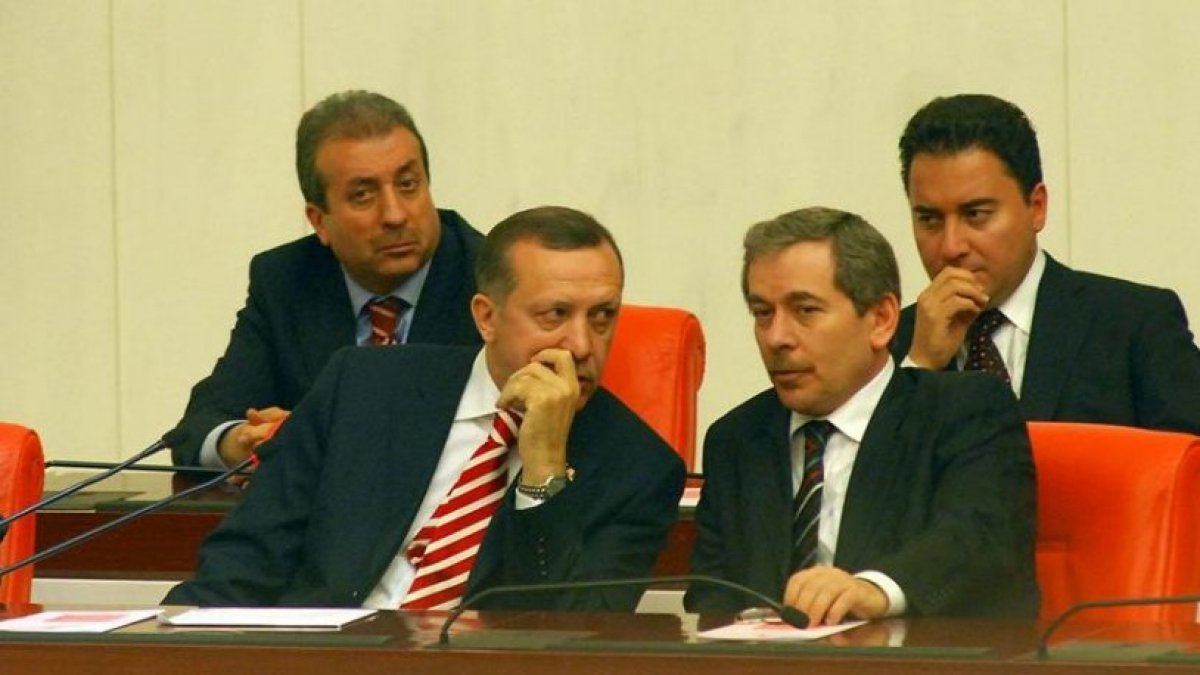 Partiden ayrılanları topa tutan Erdoğan’a Abdüllatif Şener’den tepki: Kendisini hesaba çeksin