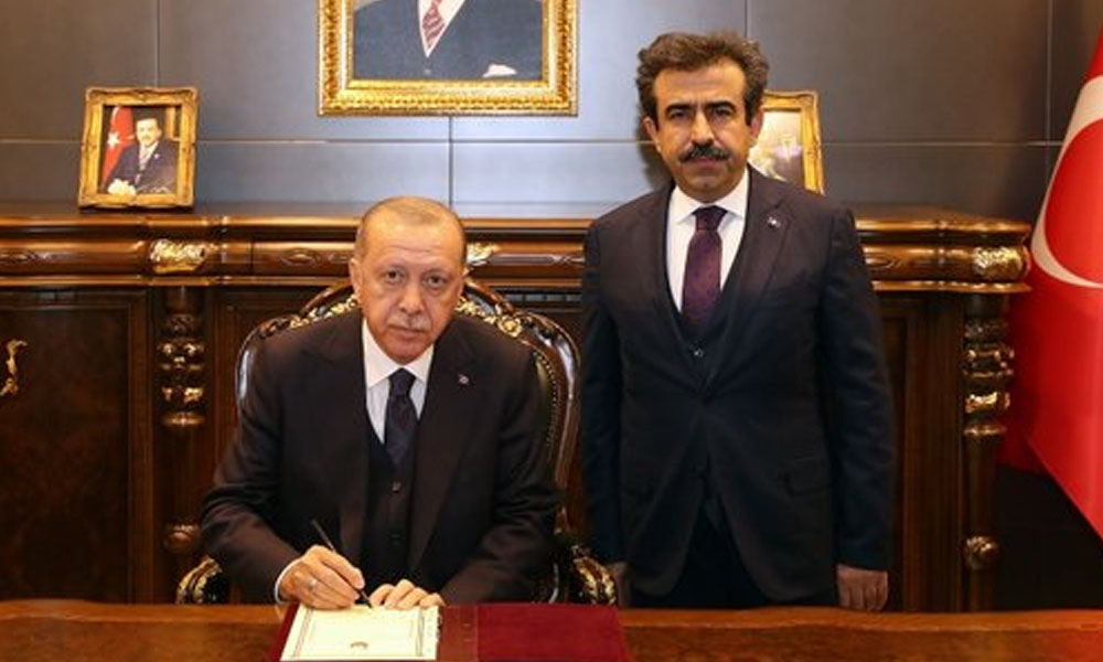 Diyarbakır’a kayyım atanan Vali, belediyede Erdoğan’ın fotoğrafının olmamasına  içerlemiş