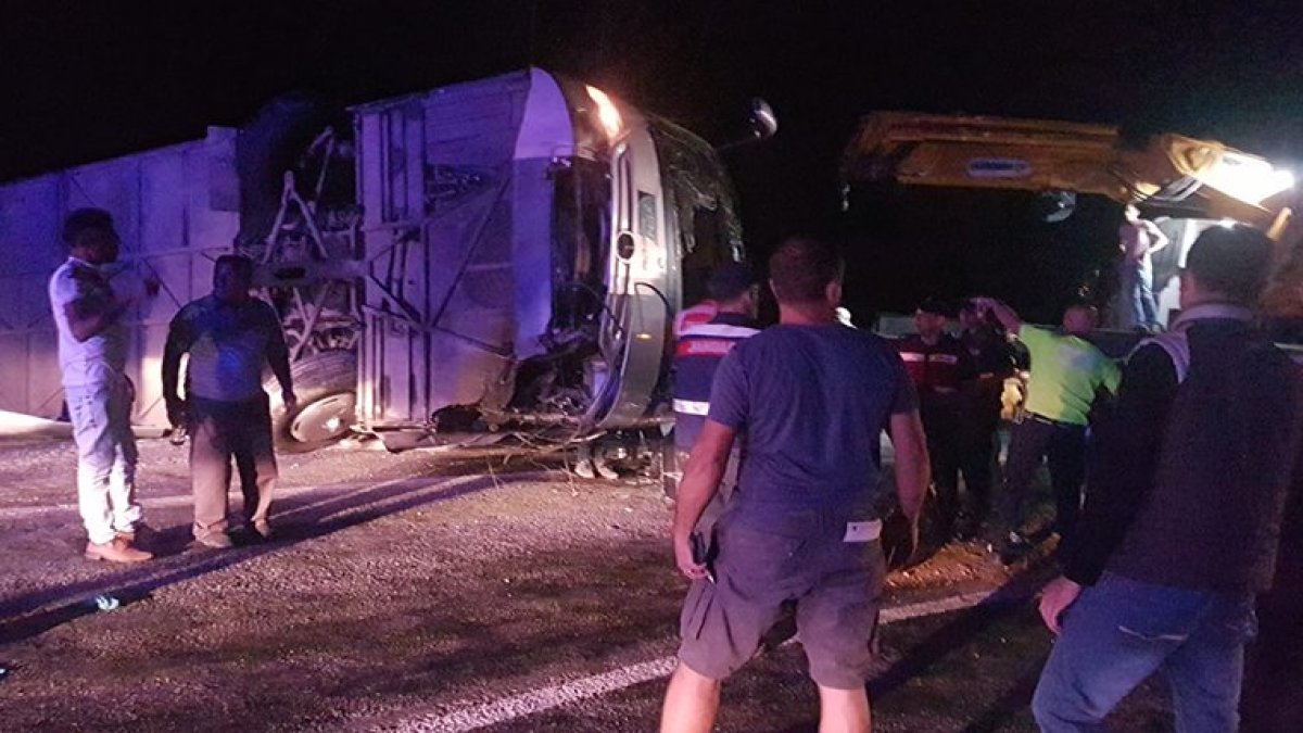 Antalya’da tur otobüsü şarampole devrildi: 1 kişi öldü, 29 kişi yaralandı